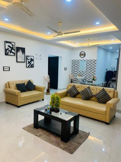 Апартаменты White Orchid, Unique & Stylish, Executive 2Bhk. Гувахати Экстерьер фото